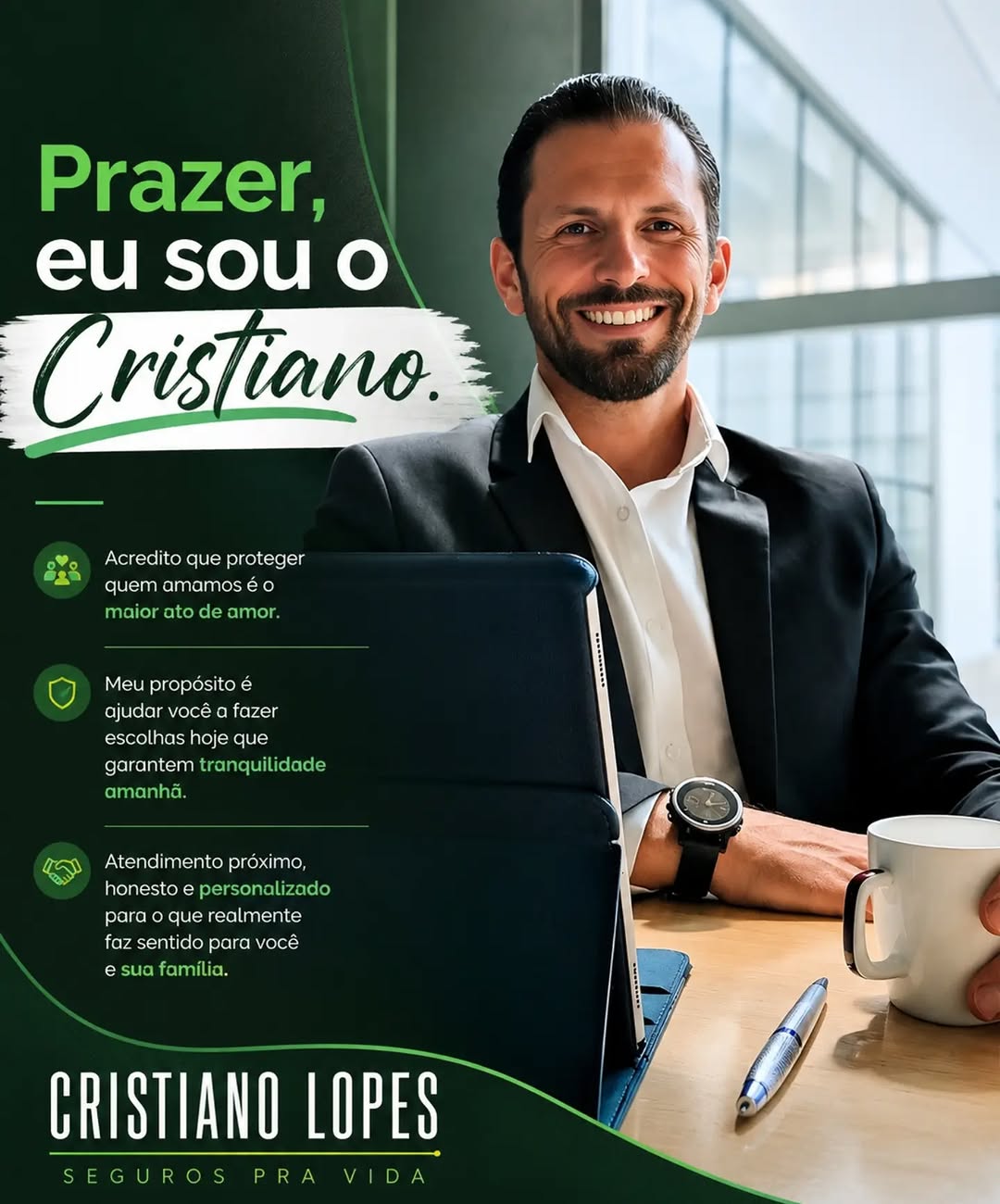 Cristiano Lopes em sua publicação de apresentação, sentado à mesa de trabalho.